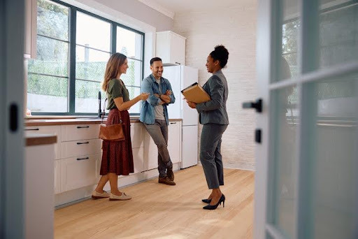 Real Estate Salesperson Program Features